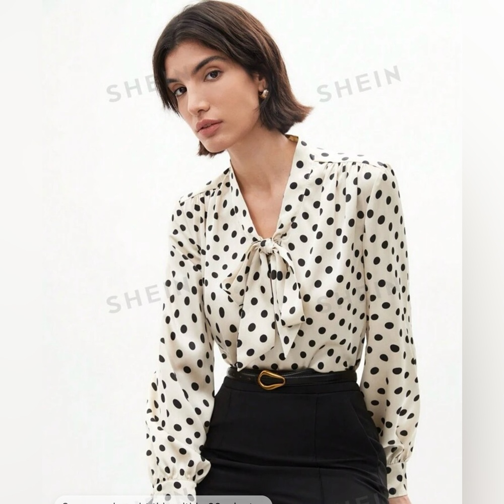 Beautiful Front Knot Polka Dot Printed Blouse. NWOT Size L